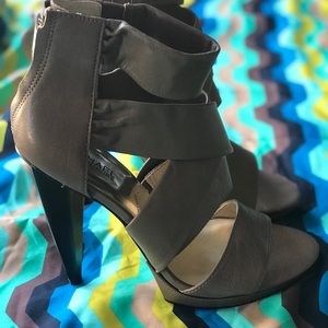 New Michael Kors taupe heels